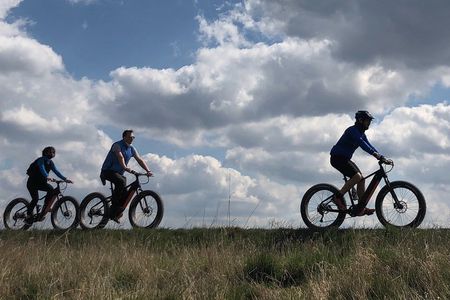COUNTRY BIKE TOUR TO UNETICE BREWERY. Bike / e-Bike tour