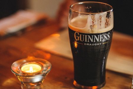 A WeeTaste of Belfast History Tour of its Historic Pubs, Shops and Scenery