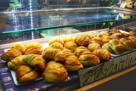 Small Group Street Food and Walking Tour in Naples