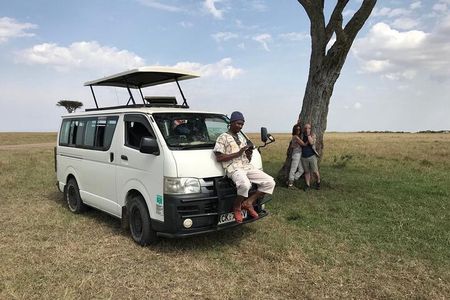 Hire Tour Van for Game Drive From Nairobi 