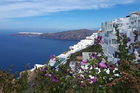 Santorini Highlights& Wine Tasting Private Tour