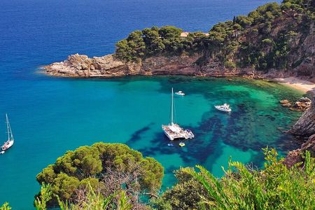 Girona & Costa Brava Small-Group Tour with Pickup from Barcelona