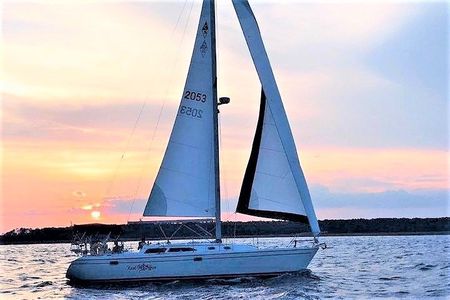 Private Hilton Head Sunset Sailing Tour with Dolphin Watching