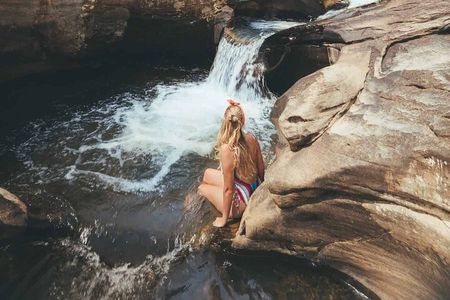Arugam Bay to Ella Shuttle & Upper Diyaluma Waterfall Hike