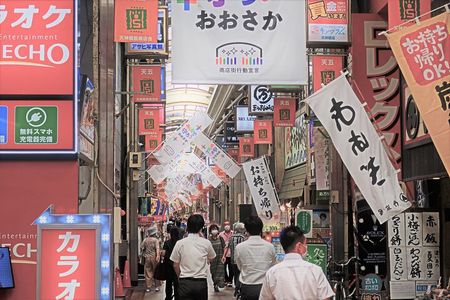 Osaka Castle and a visit to the longest shopping street in Japan