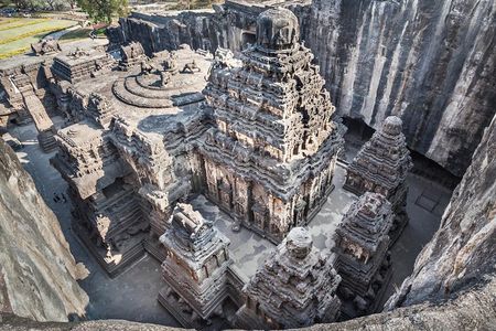 Day Trip to Ellora Caves & Daulatabad Fort (Guided Tour by Car from Aurangabad)