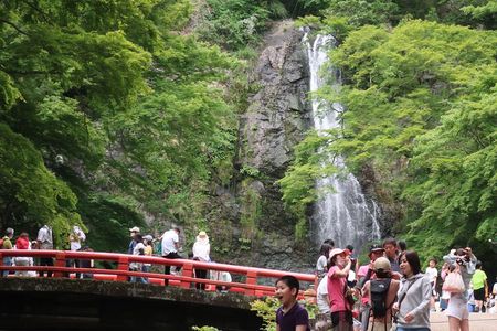 Minoh Waterfall and nature walk through the Minoh Park