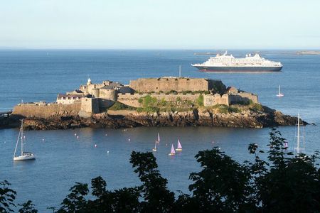 Guernsey City Tour - Walking Private Shore Tour