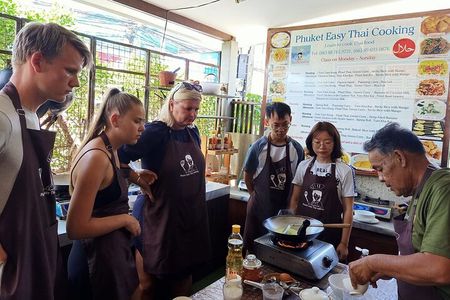 Easy Thai Cooking and Coconut Oil Workshop in Phuket