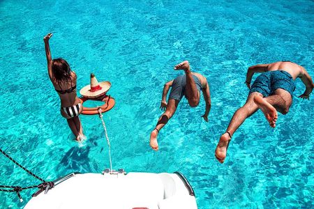 Relax yourself in Pleasure Catamaran to Isla Mujeres from Cancún