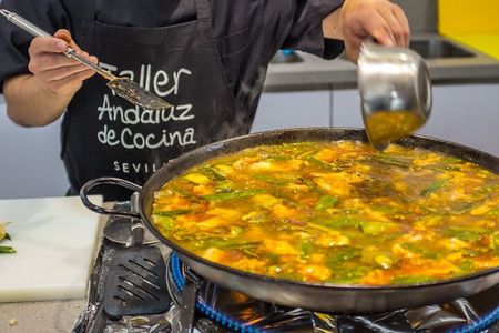 Spanish Cooking Class & Triana Market Tour in Sevilla
