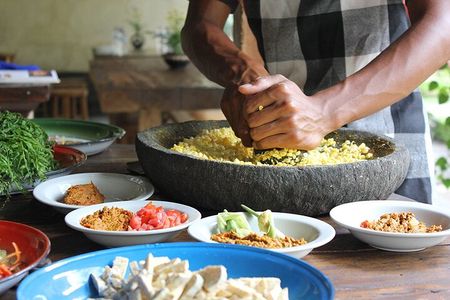Traditional Balinese Meal in Ubud in Dewa's Family Village Home