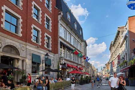 Private Walking Tour of old Montreal with licensed tour guide