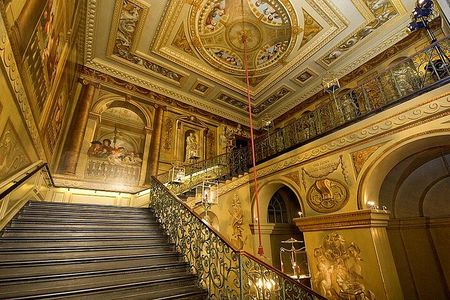 VIP Kensington Palace Gardens Tour & Royal Tea Crown Experience