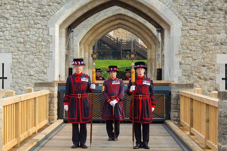 Crown Jewels of London Tour with River Cruise