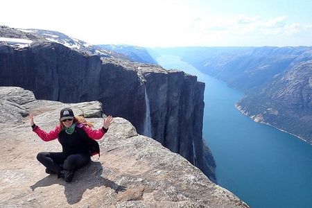 Guided hike to Kjerag and Kjeragbolten