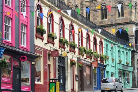 Edinburgh Rail Trip from London with Castle entry and Hop-on Hop-off bus