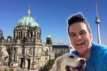Private Taxi Tour of City East History and Architecture 2-3h