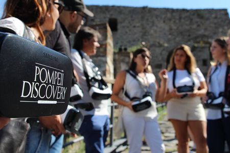 Private Guided Tour and VR Headsets in the Ancient Pompeii