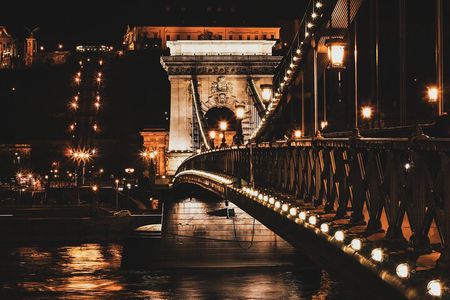 Budapest Night Tour with Drinks, Ruin Bars and Club