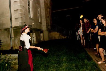 Haunted New Orleans Booze and Boos Ghost Walking Tour