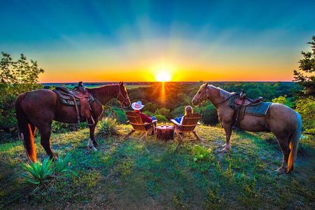 Sunset Horseback Ride With Scenic Views
