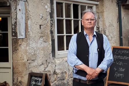 Exceptional Bath tour guide making your visit splendidly memorable.