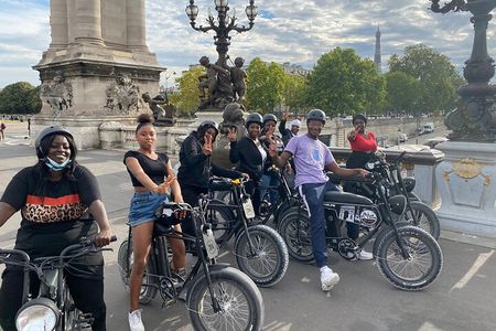 Paris Sightseeing Family Friendly Guided Electric Bike Tour