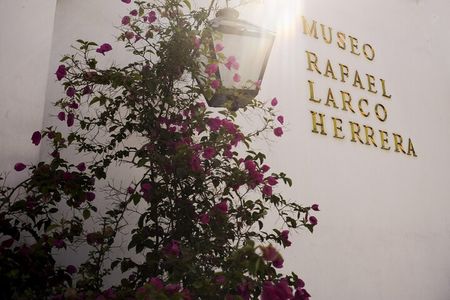 Half-Day Private tour to Larco Museum with Lunch at Café del Museo Restaurant