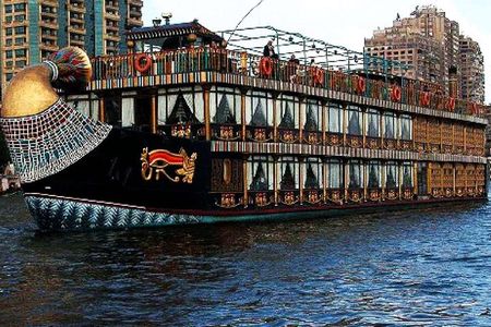 Cairo: Dinner Cruise on the Nile River with Entertainment