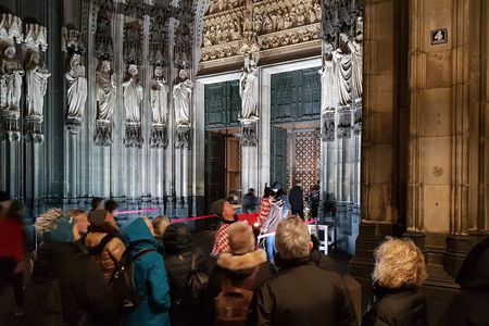 Cologne night tour "Torch tour alternative night watchman"