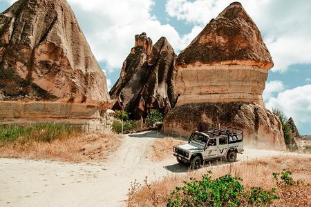 Cappadocia: Sunrise and Sunset Jeep Safari