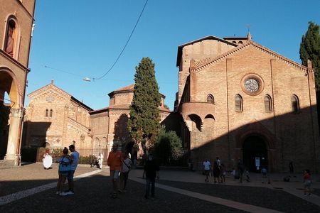 Bologna historical art walking tour with hidden gems and tastings