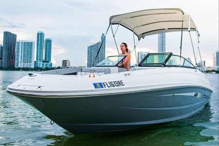 Private 4 hour Boat Rental with Captain in Fort Lauderdale!