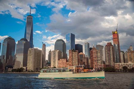 New York City Christmas Holiday Lights Sightseeing Cruise