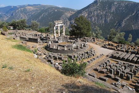 Private Tour to Delphi from Athens & Olive Tasting - Farm Lunch