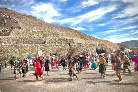 Teotihuacan with a Local