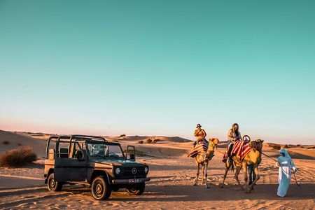 Dubai: Morning Safari by Vintage G Class & Al Marmoom Experience