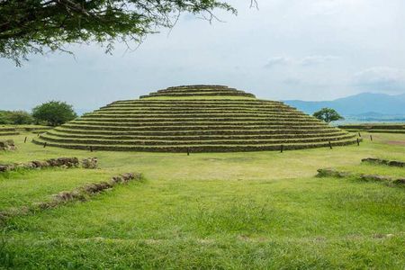 Private Full-Day Tour to Tequila and Guachimontones 