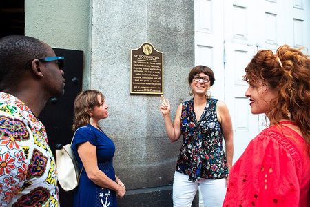 Private French Quarter & Garden District Tour: Walk and Drive Combo