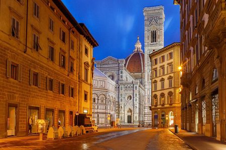 Florence Night Bike Tour with Wine and Aperitivo Picnic included