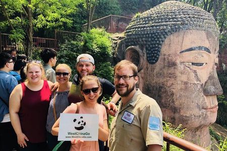 All Inclusive Private Trip to Chengdu Giant Panda Base and Leshan Giant Buddha