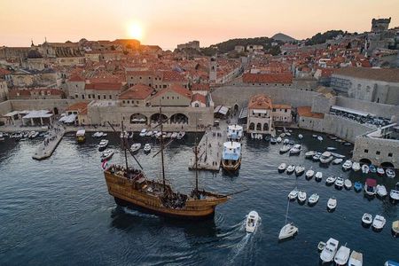 Dubrovnik Old Town Walking Tour and Cruise with Karaka