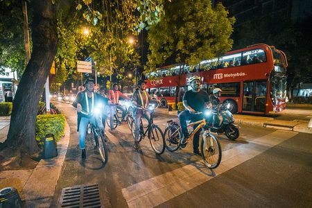 Night Street Food & Bike Tour / Small Groups /All Inclusive