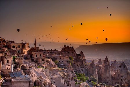 4 Days Istanbul & Cappadocia with Cave Hotel + Optional Balloon