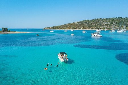 Adriatica Tour ( Blue Lagoon and Solta) from Trogir