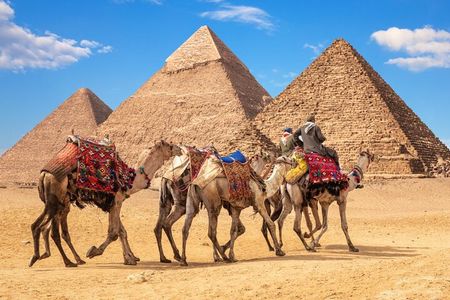 Full-Day Tour to Giza with Camel Ride and Egyptian Museum 