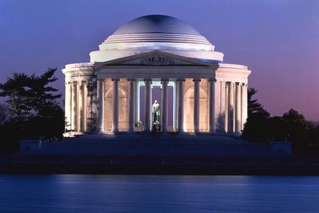 Washington DC Night-Time City Bus Tour with Optional Mount Vernon