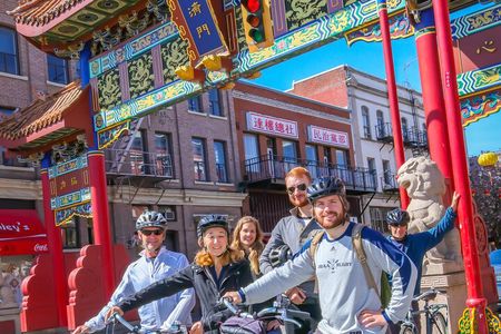 Victoria City Highlights Bike Tour - Castles, Hoods & Legends