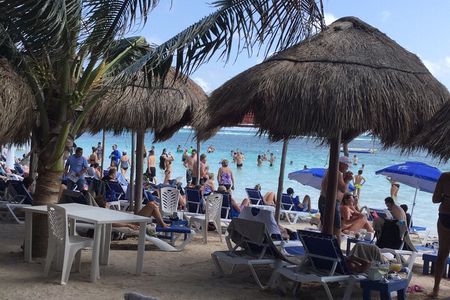 All-inclusive beach day in LOS ARRECIFES REST. / open bar - massage and lunch ..